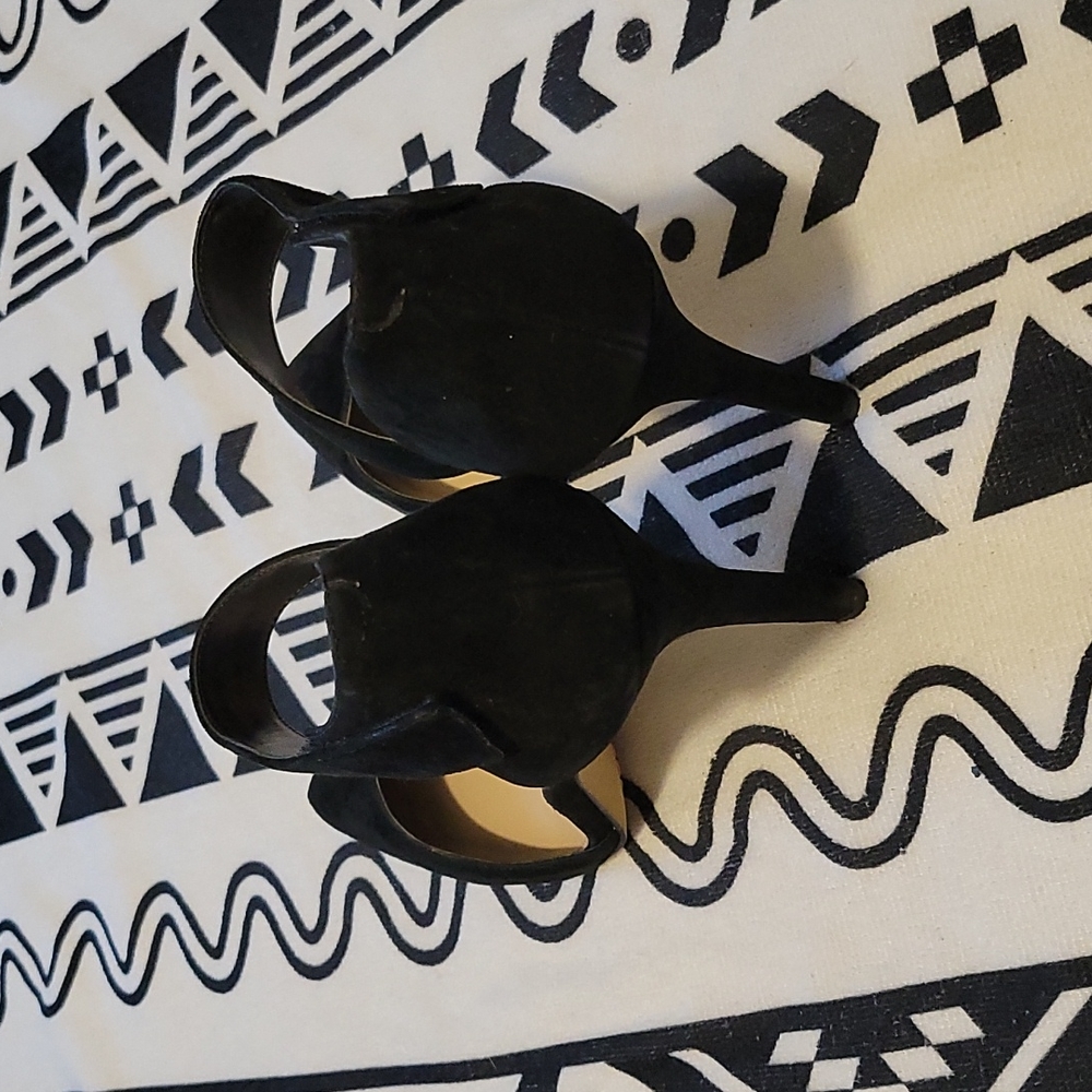 Shoes - Picture 4 of 4